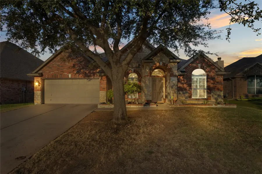 4939 Screech Owl Lane, Grand Prairie, TX 75052 - Image #2