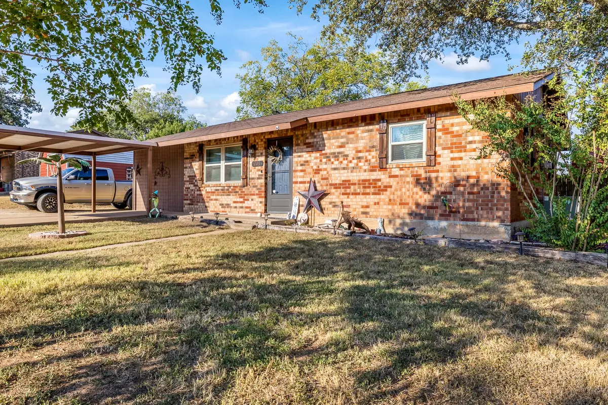 201 Cottonwood Street, Comanche, TX 76442 - Image #1