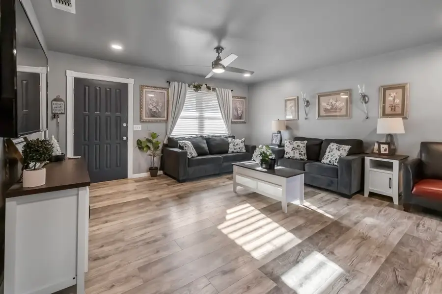 201 Cottonwood Street, Comanche, TX 76442 - Image #3