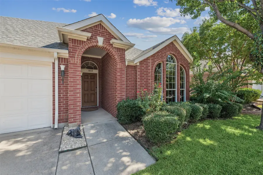 3010 Honey Locust Drive, Euless, TX 76039 - Image #2