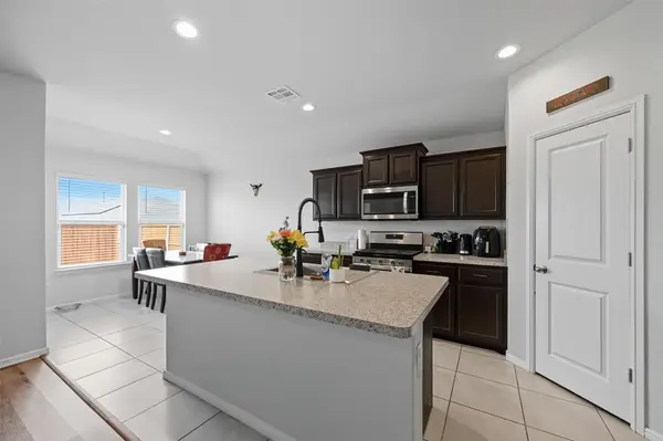 10450 Fort Clark Trail, Crowley, TX 76036