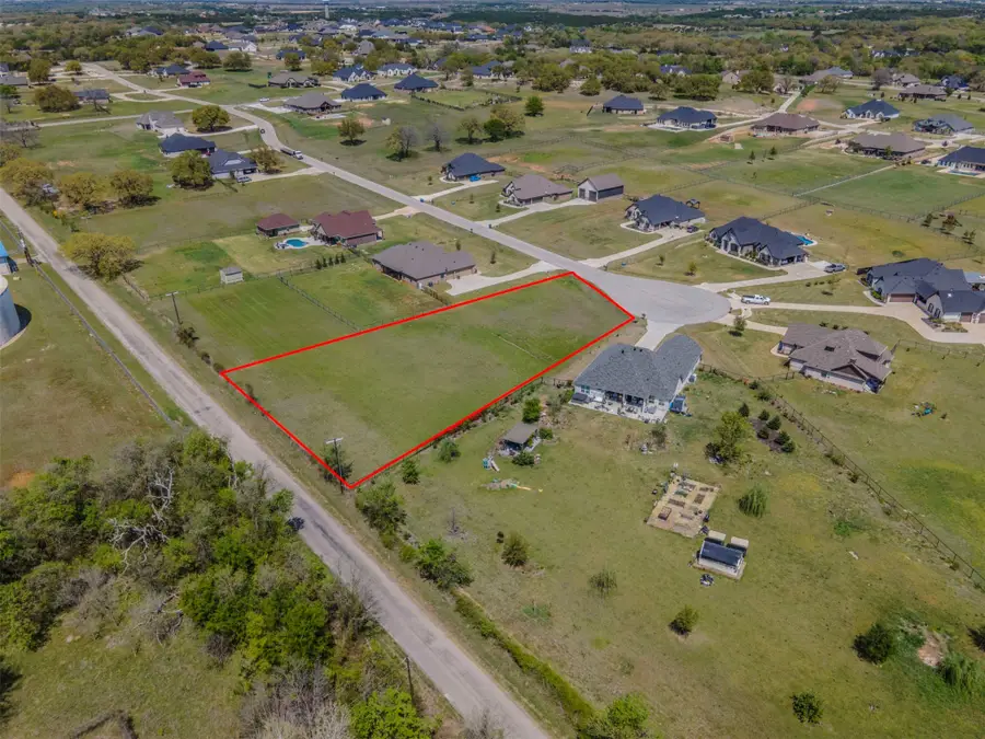 221 Maverick Court, Granbury, TX 76049 - Image #2
