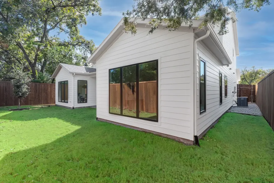 554 Kirkwood Drive, Dallas, TX 75218 - Image #3