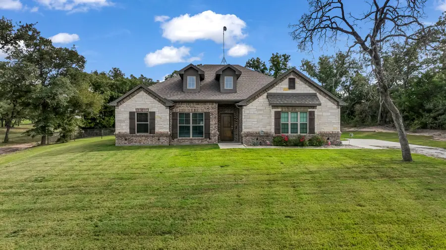 110 Oakwood Hills Drive, Paradise, TX 76073 - Image #2