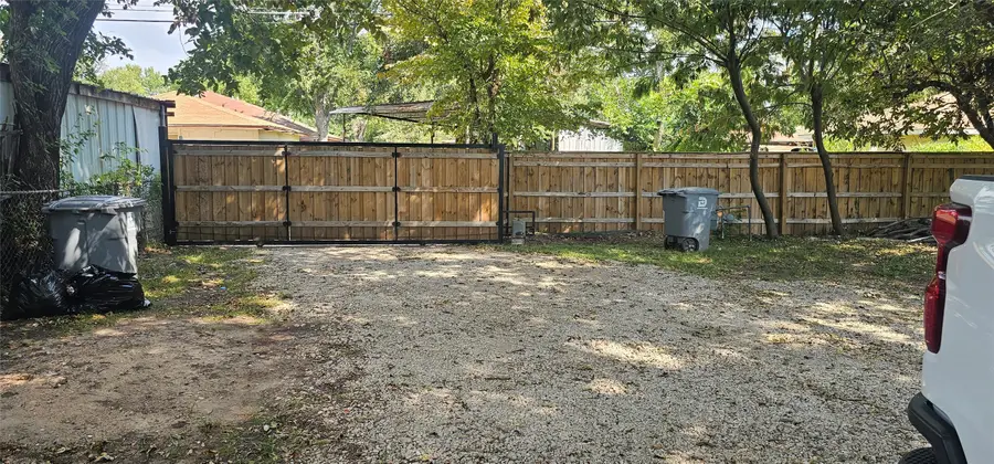 1826 N Jim Miller Road, Dallas, TX 75217 - Image #2