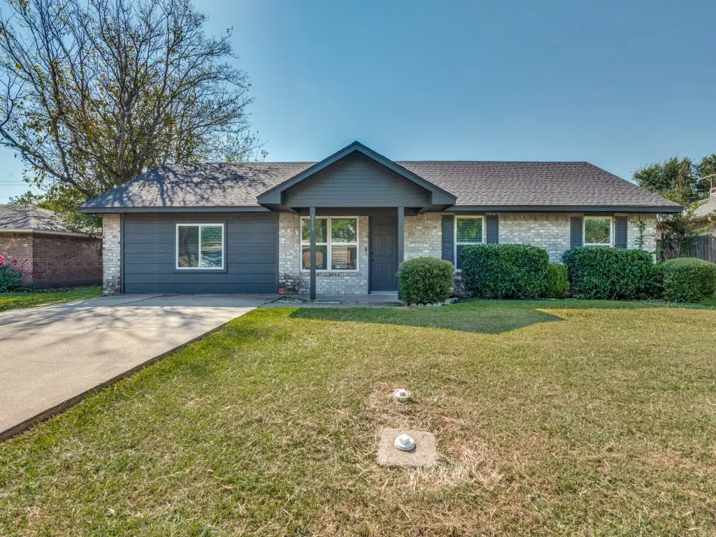 210 Myrtle Avenue, Waxahachie, TX 75165 - Image #1