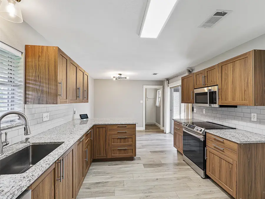 1400 Crescent Drive, Sherman, TX 75092 - Image #2