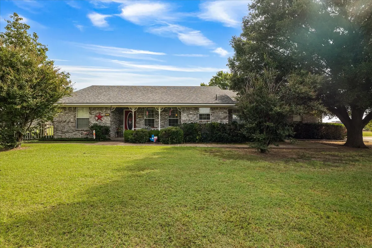 713 Arapaho Drive, Tioga, TX 76271 - Image #1