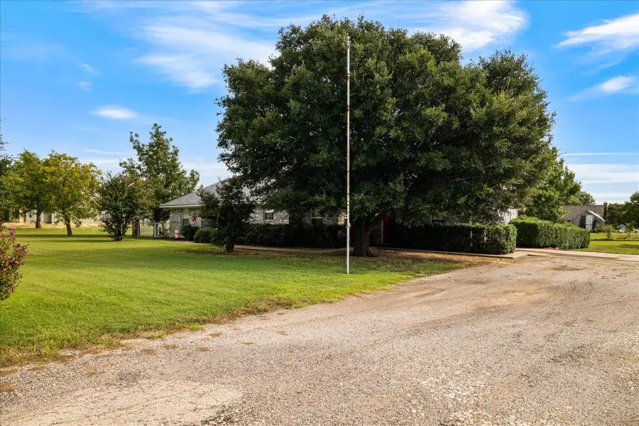 713 Arapaho Drive, Tioga, TX 76271 - Image #3