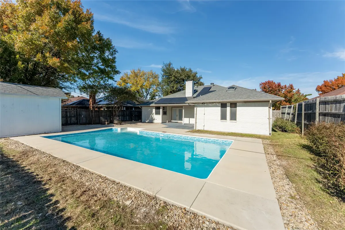 610 Betsy Ross Drive, Arlington, TX 76002 - Image #1