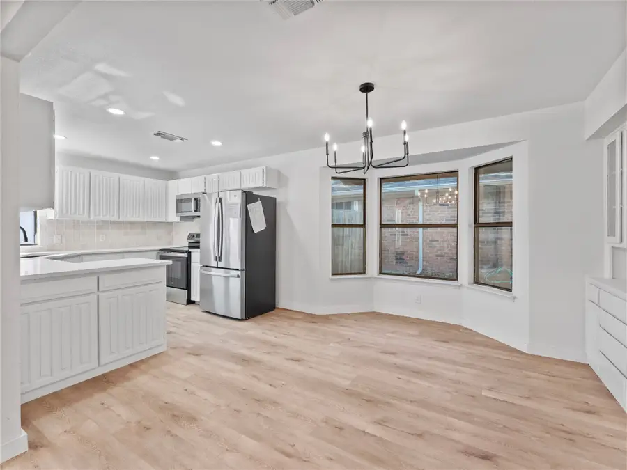 610 Betsy Ross Drive, Arlington, TX 76002 - Image #3
