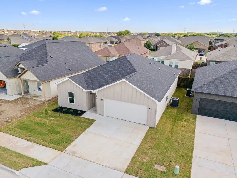 217 Lead Creek Drive, Fort Worth, TX 76131 - Image #3