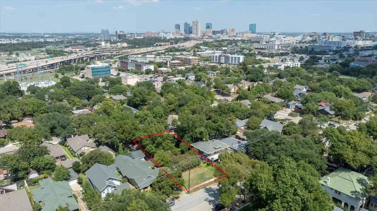 2328 Mistletoe Boulevard, Fort Worth, TX 76110 - Image #1