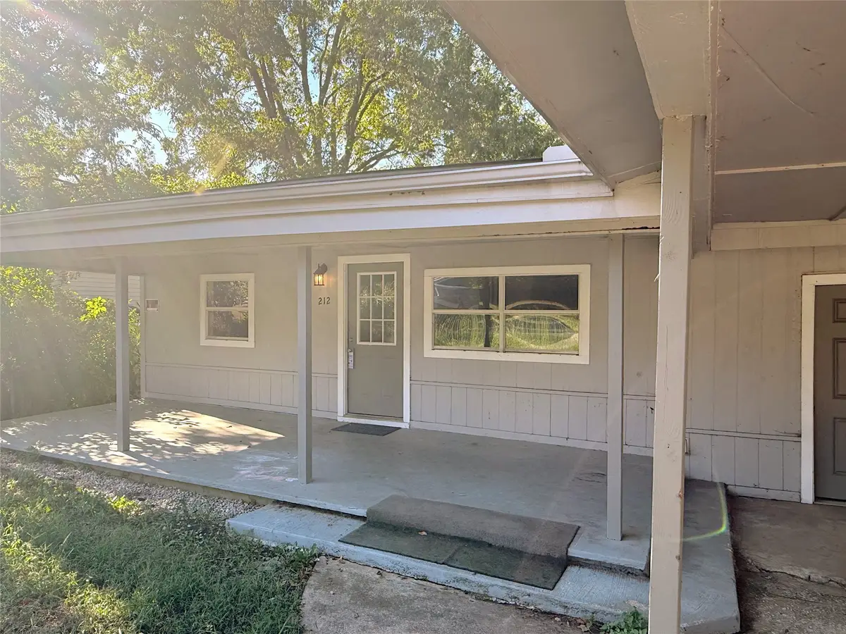 212 Paris Drive, Pottsboro, TX 75076 - Image #1