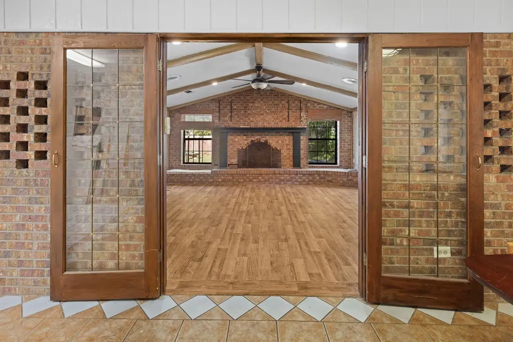 2365 Crescent Drive, Paris, TX 75460 - Image #1