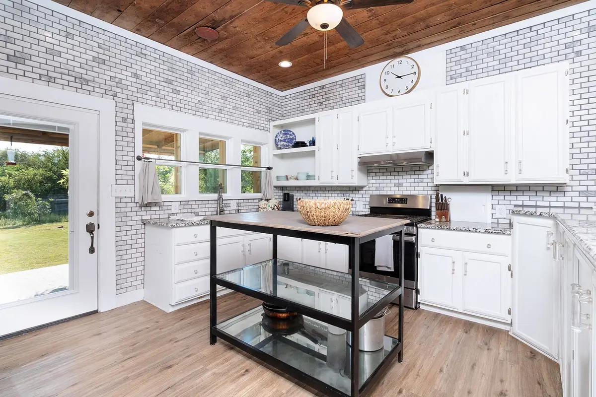 402 N Live Oak Street, Richland Springs, TX 76871 - Image #1