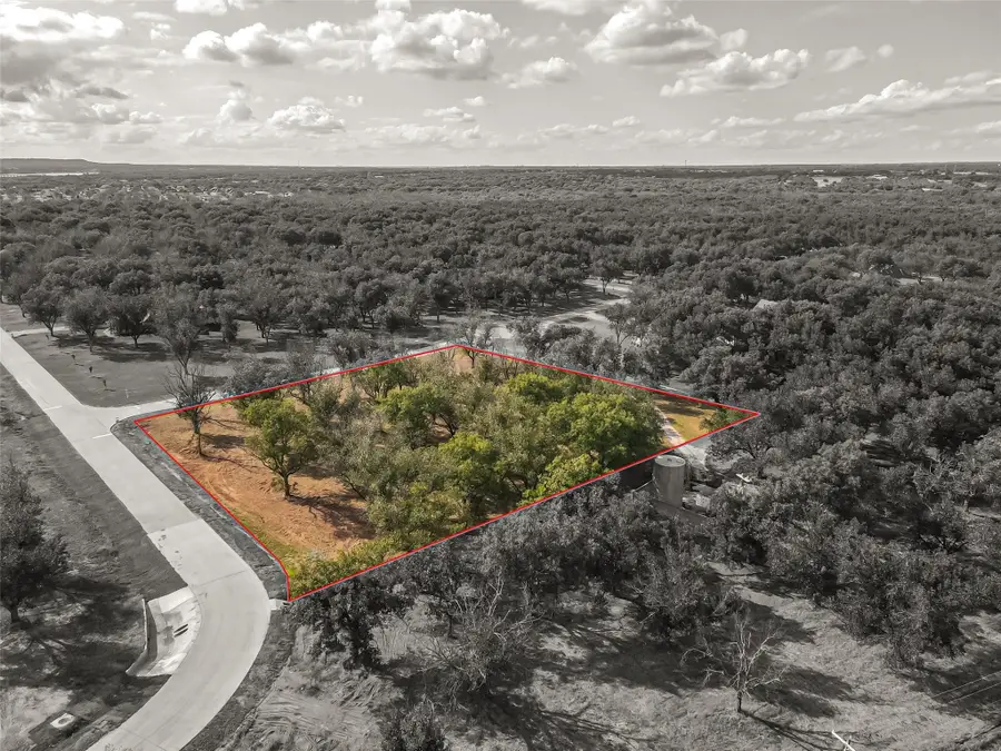 900 E Landings Drive, Granbury, TX 76049 - Image #2