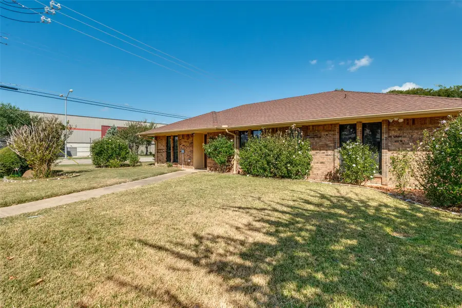 103 Meadowcreek Drive, Duncanville, TX 75137 - Image #2