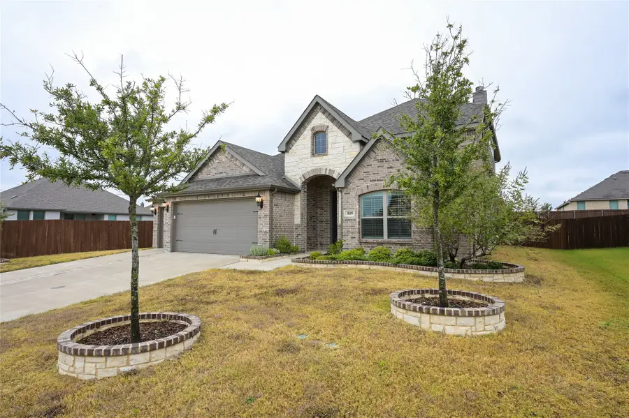 809 Deleon Drive, Midlothian, TX 76065 - Image #2