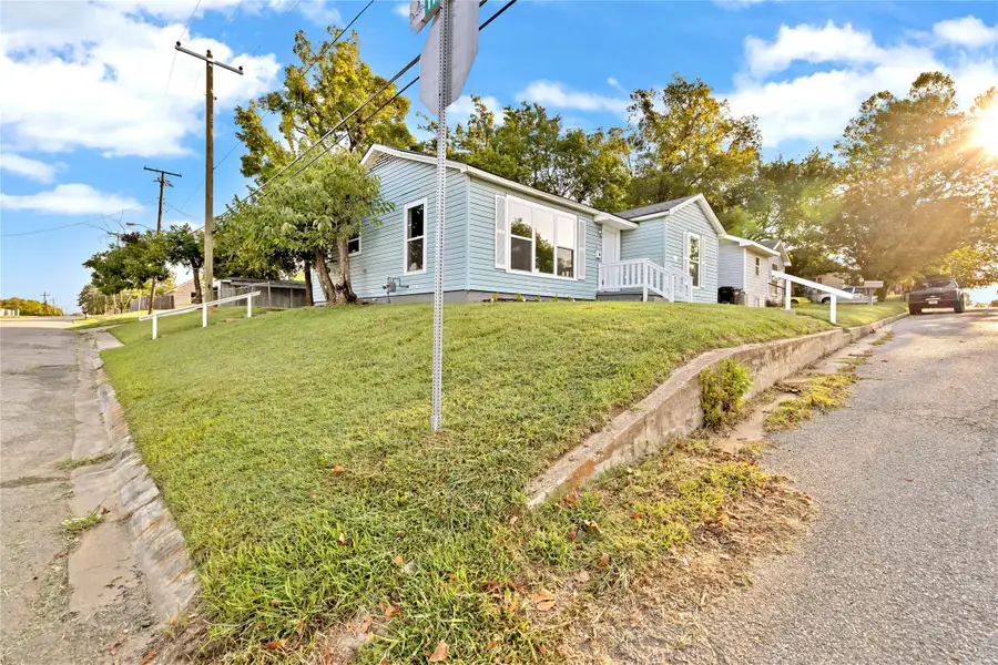 401 E Morton Street, Denison, TX 75021 - Image #2