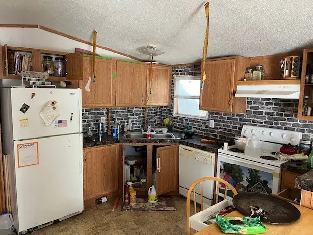 425 Stompede Road, Bandera, TX 78003 - Image #2