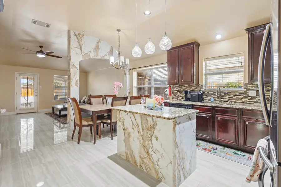 943 Furlong Drive, Grand Prairie, TX 75051 - Image #2