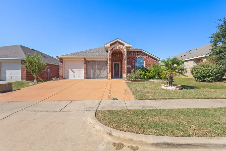 943 Furlong Drive, Grand Prairie, TX 75051 - Image #3