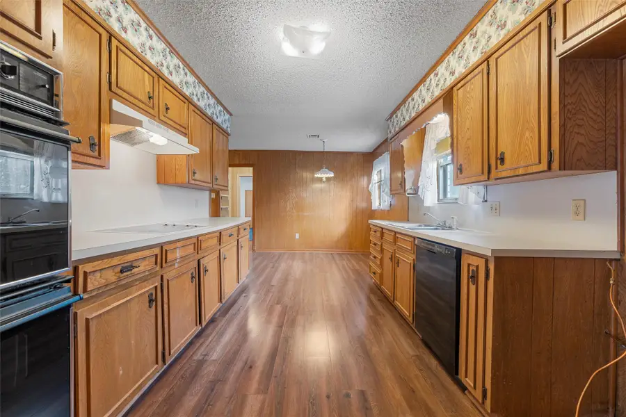 300 Ivy Lane, Hewitt, TX 76643 - Image #2