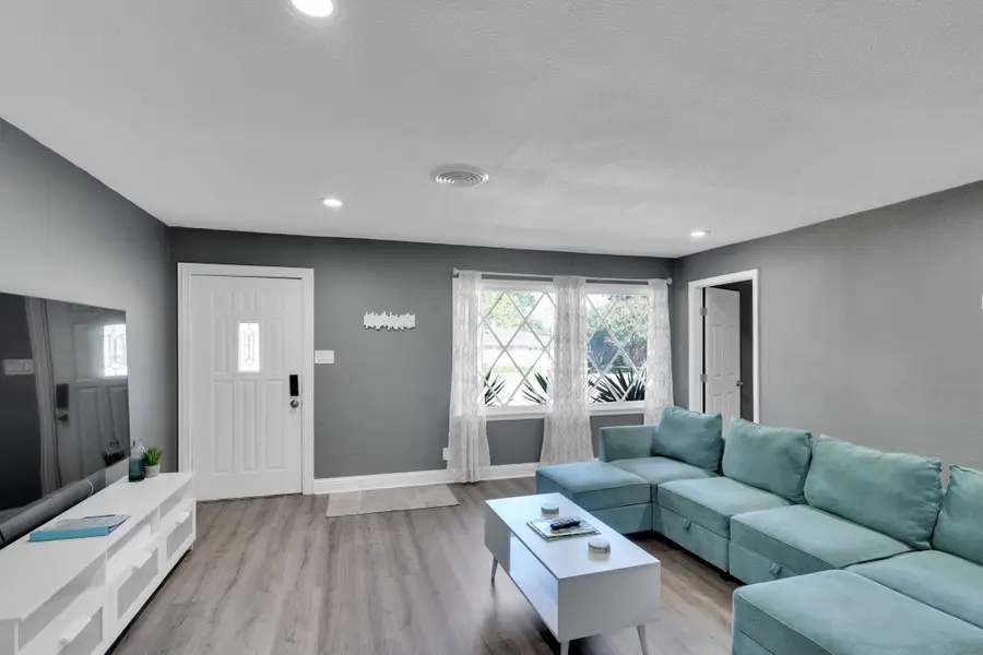 5709 Wales Avenue, Fort Worth, TX 76133 - Image #3