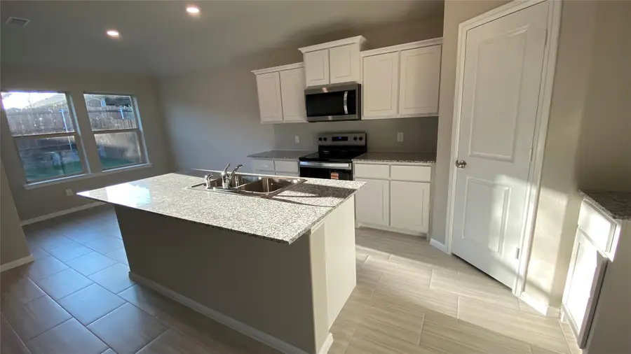 537 Marsh Street, Cleburne, TX 76033 - Image #3