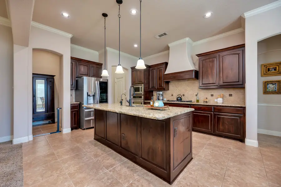 129 Mckinley Drive, Burleson, TX 76028 - Image #2