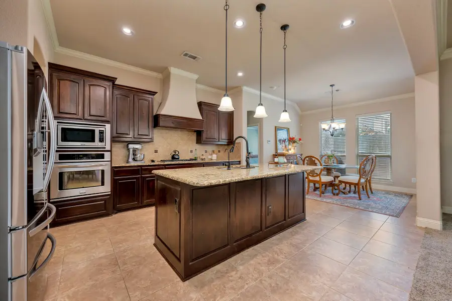 129 Mckinley Drive, Burleson, TX 76028 - Image #3