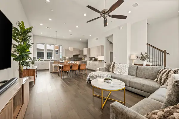 381 E Greenbriar Lane #502, Dallas, TX 75203