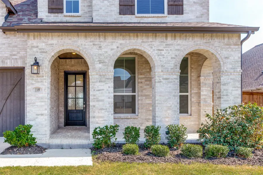 1109 Briar Oak Lane, Mansfield, TX 76063 - Image #2
