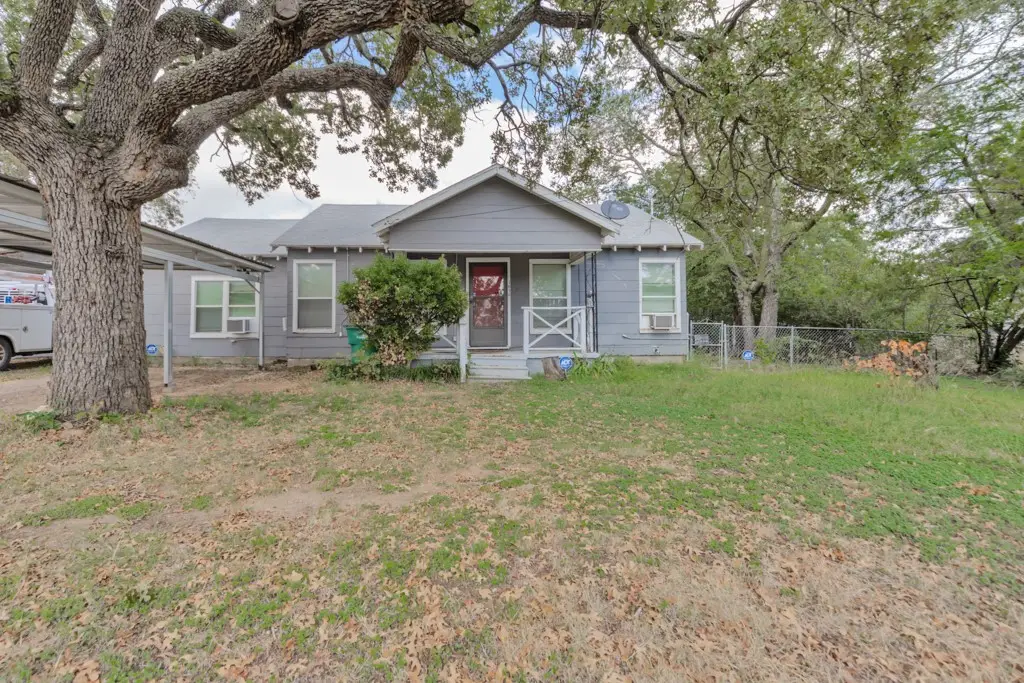 1010 N Matthews Street, Bowie, TX 76230 - Image #1