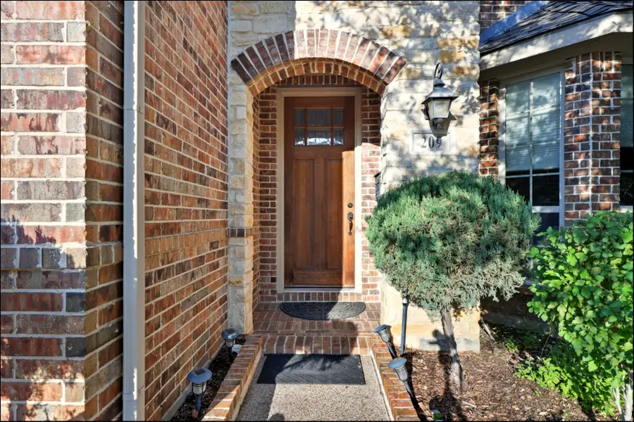 209 Florence Drive, Lewisville, TX 75056 - Image #3