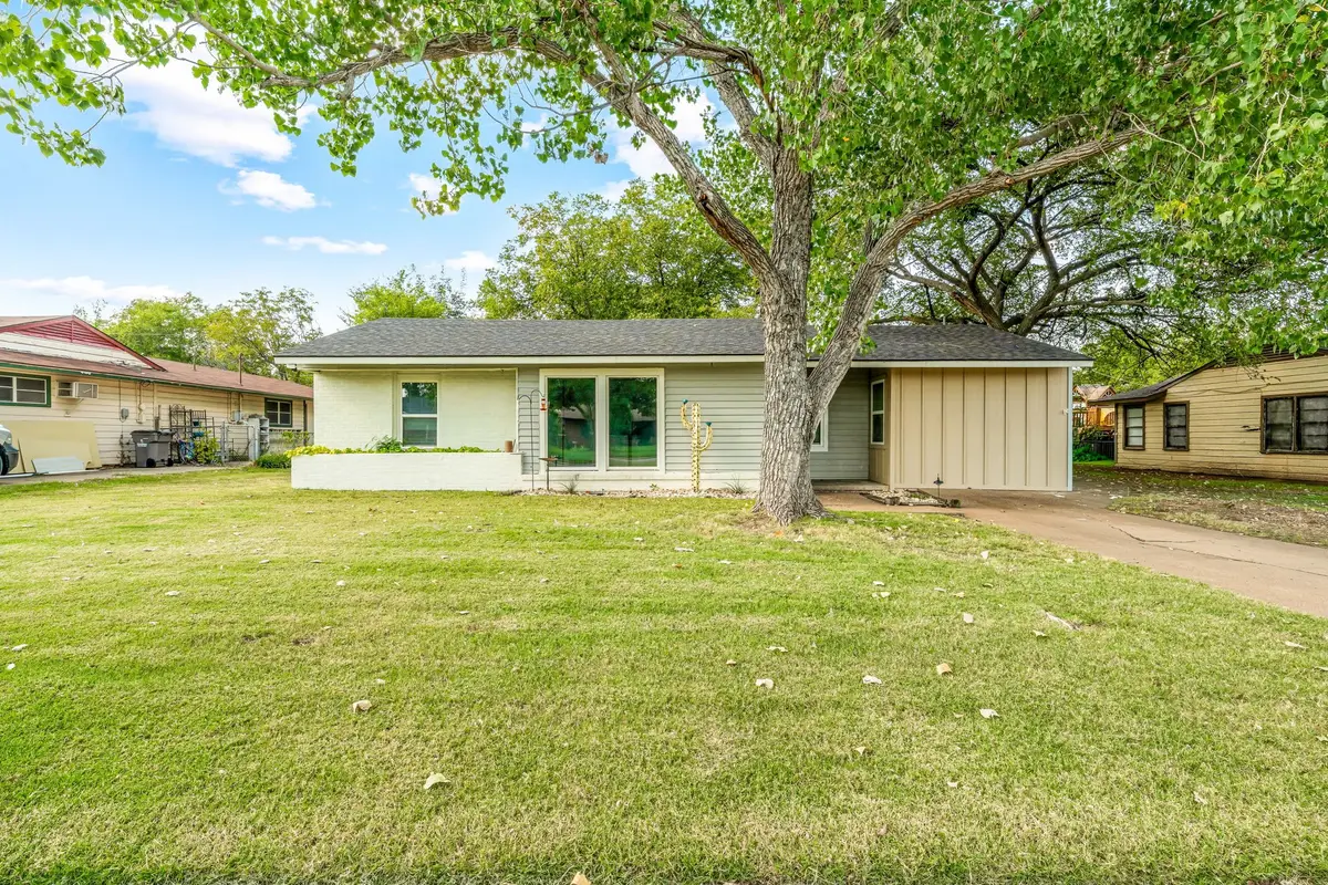 1352 Hillcrest Drive, Graham, TX 76450 - Image #1
