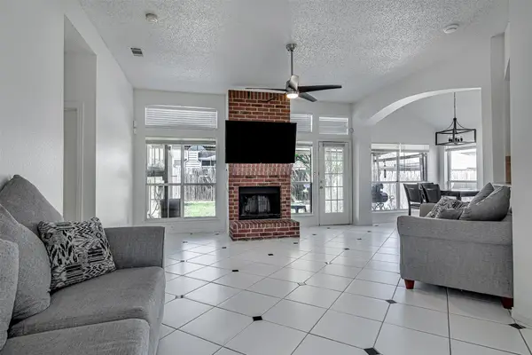 6006 Team Court, Arlington, TX 76018