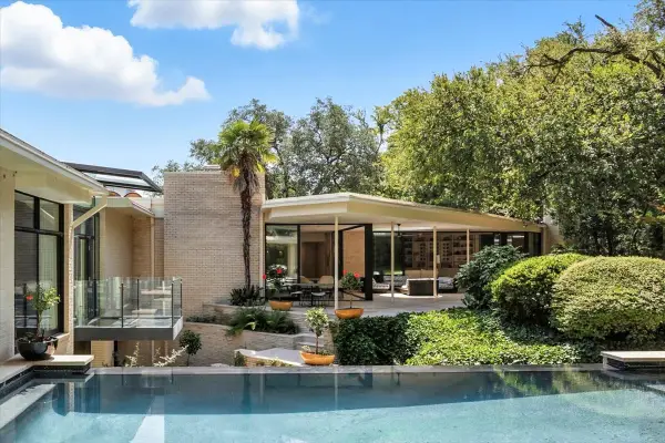 2100 Indian Creek Drive, Westover Hills, TX 76107