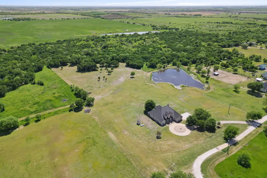 626 Scoggins Road, Tioga, TX 76271 - Image #2