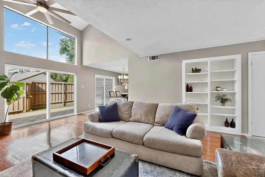 6437 Cedar Hollow Drive, Dallas, TX 75248 - Image #3