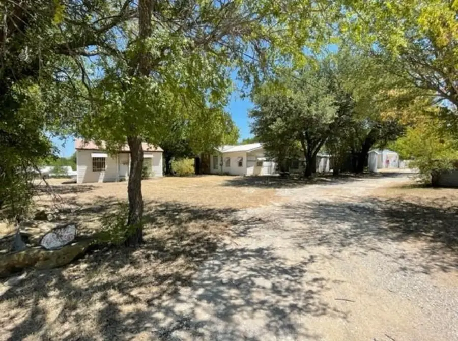 312 Alexander Lane, Bridgeport, TX 76426 - Image #2