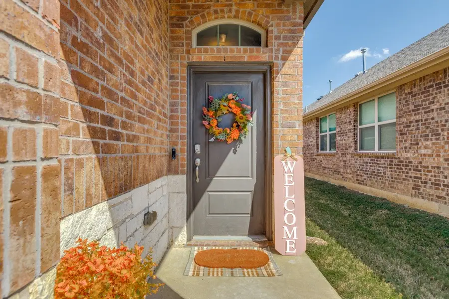 2433 Larimar Drive, Pilot Point Aubrey, TX 76227 - Image #3