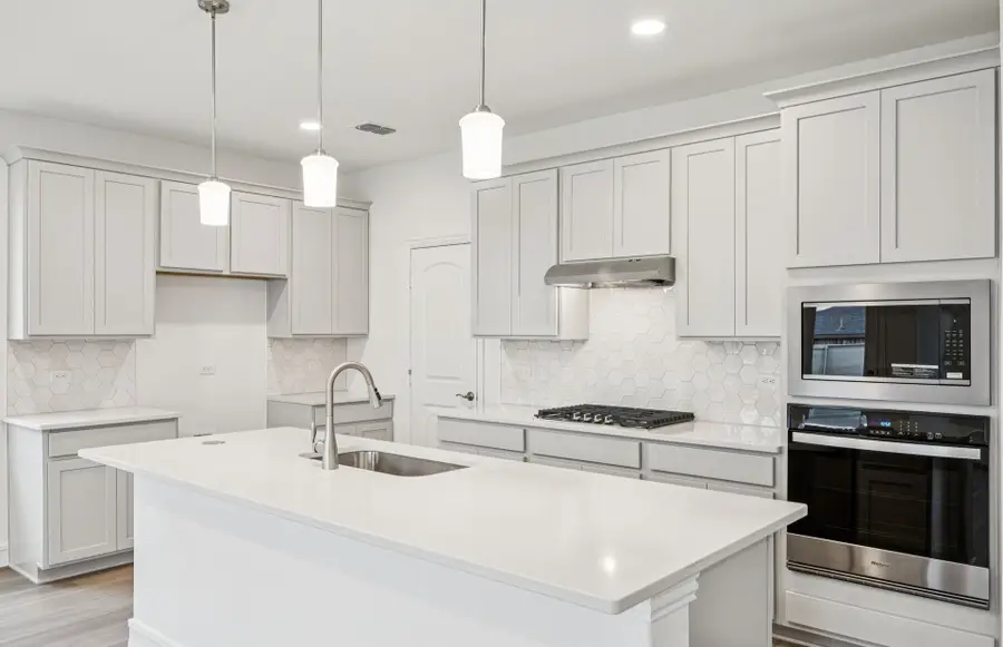 8616 Red Oak Drive, Justin, TX 76247 - Image #2