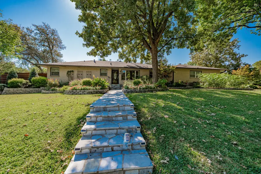 908 Saturn Springs Drive, Garland, TX 75041 - Image #2