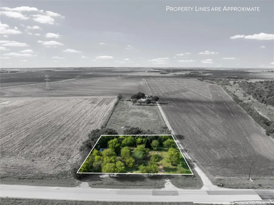 6039 Cottonwood Road, Abbott, TX 76621 - Image #2