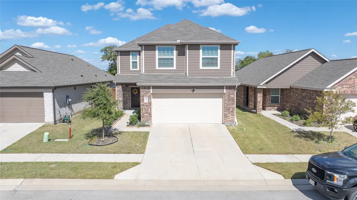 3712 Kings Drive, Ennis, TX 75119 - Image #1