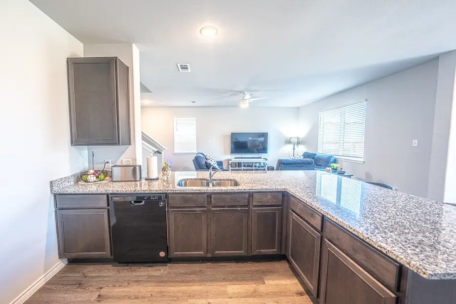 3712 Kings Drive, Ennis, TX 75119 - Image #3