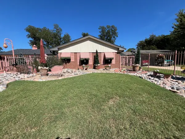 2821 W Cavett Drive, Shreveport, LA 71104