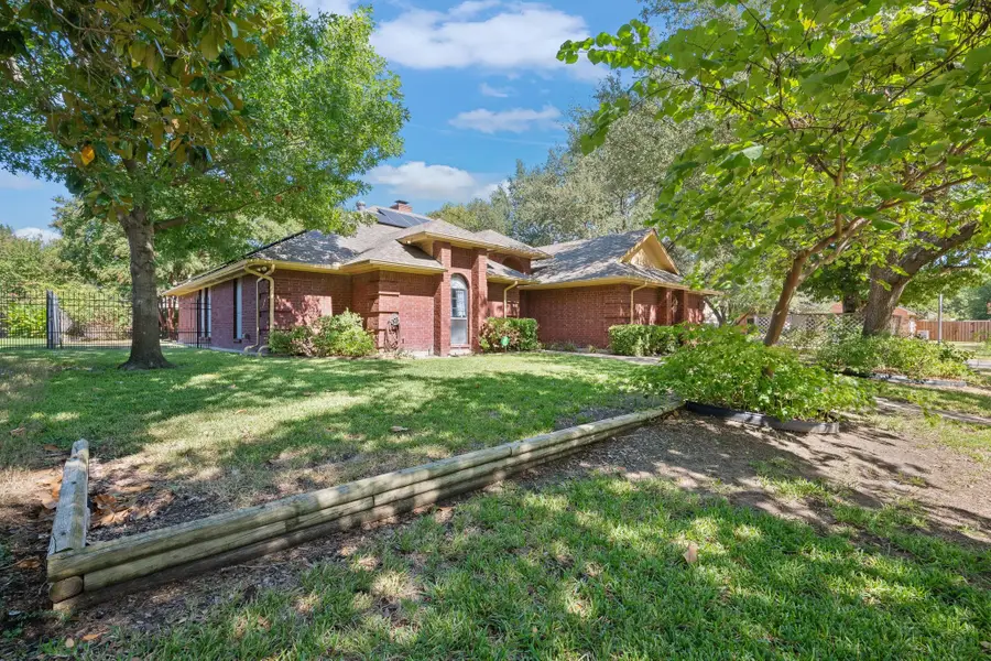153 Sandlewood Lane, Burleson, TX 76028 - Image #3